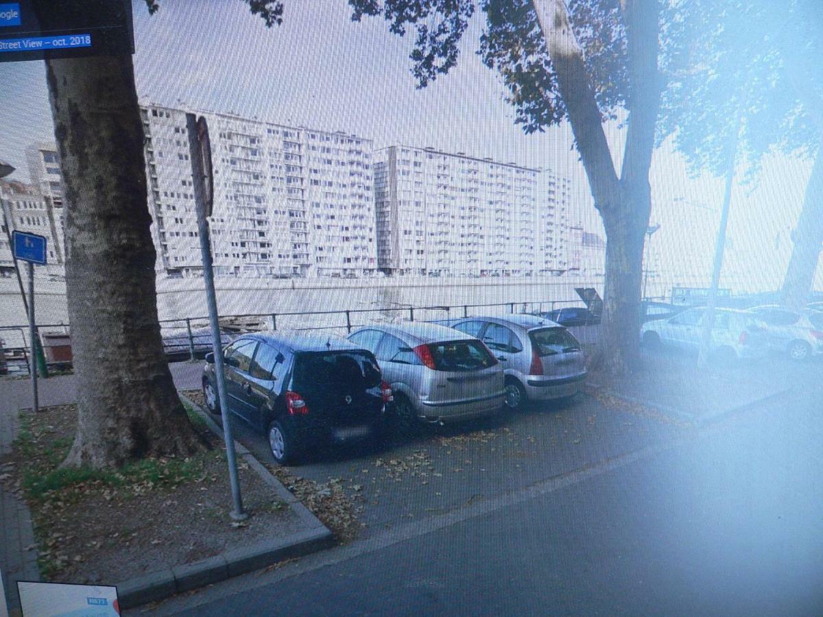 Centre 13 Quai Godefroid Kurth à 15 Min Gare Guillemins Appartement